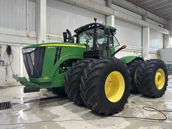 2013 John Deere 9560R Equipment Image0