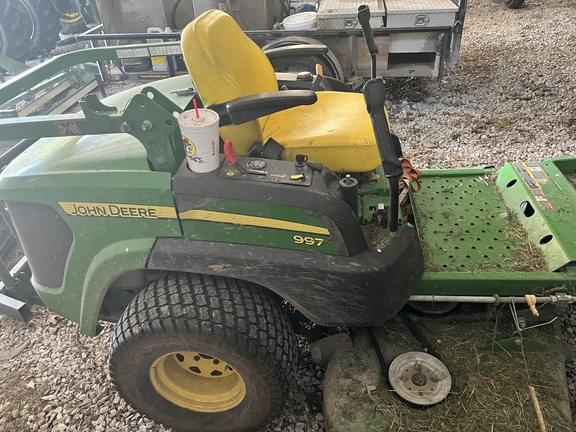 Image of John Deere 997 equipment image 1