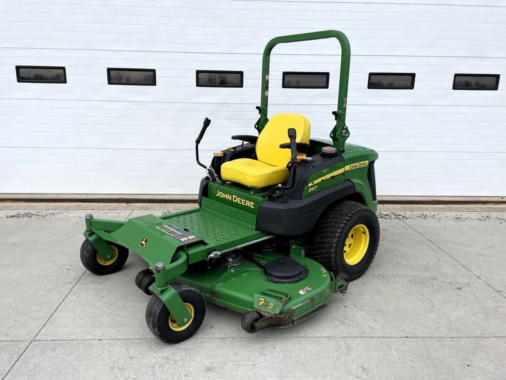 2013 John Deere 997 Equipment Image0