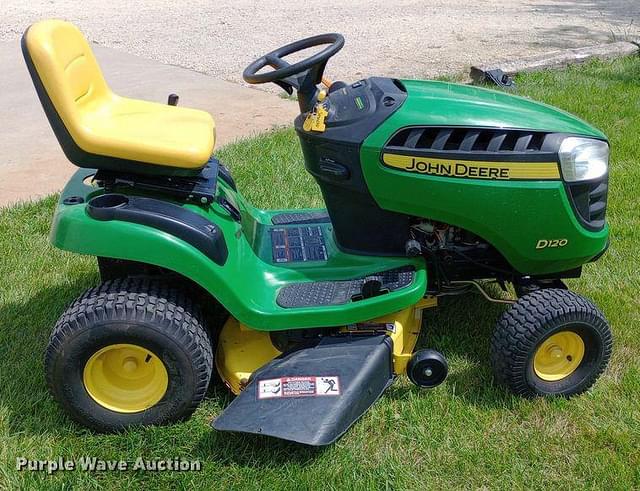 Image of John Deere D120 equipment image 3