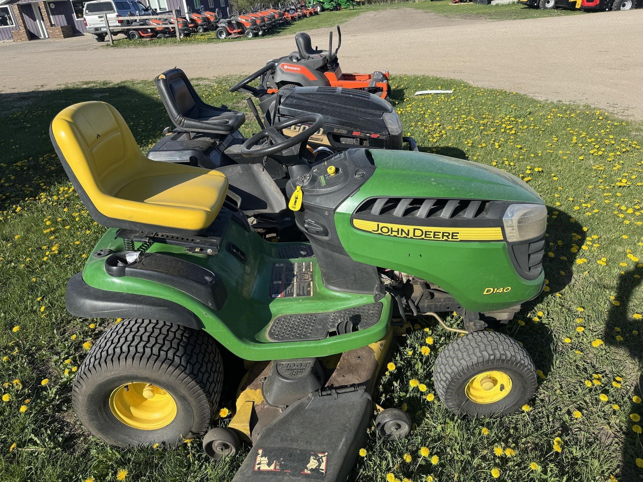 2013 John Deere D140 Equipment Image0