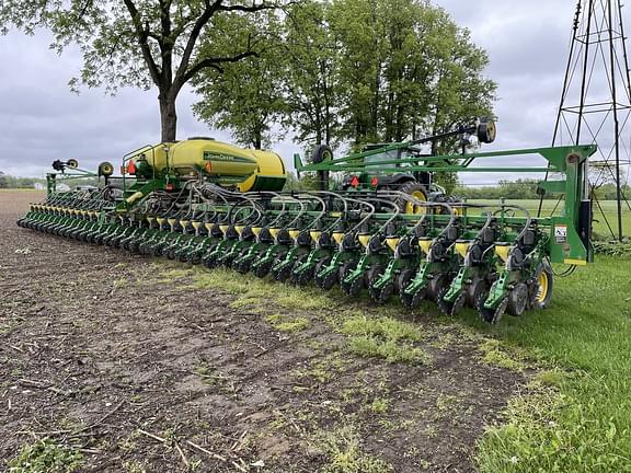 Image of John Deere DB60 equipment image 2