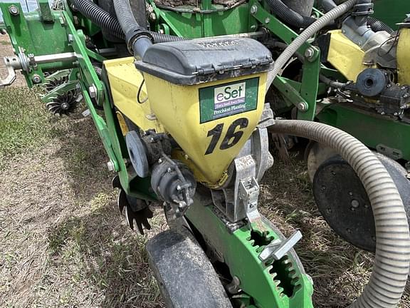 Image of John Deere DB90 equipment image 2