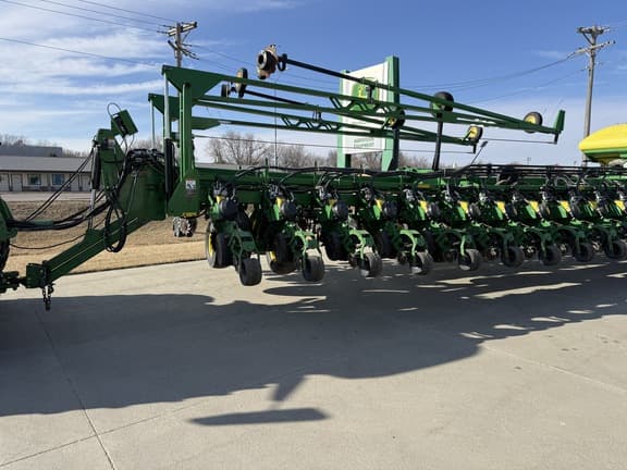 Image of John Deere DB90 equipment image 1