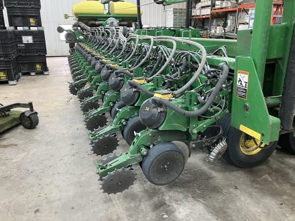 Main image John Deere DB90