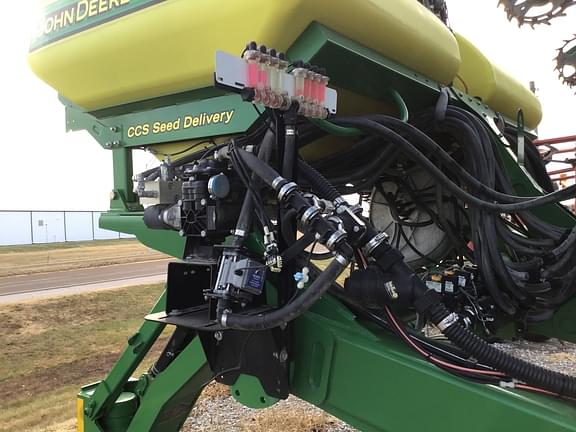 Image of John Deere DR24 equipment image 4