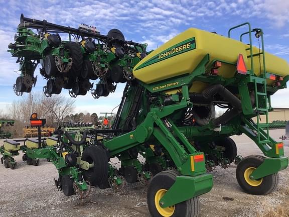 2013 John Deere DR24 Equipment Image0