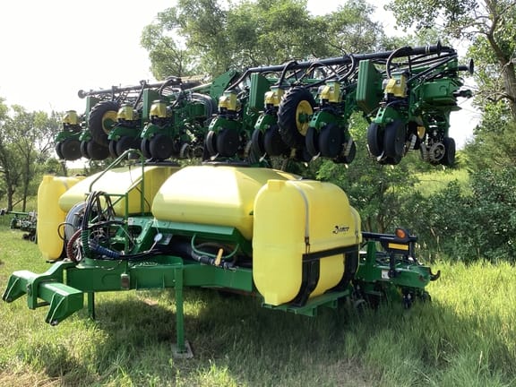 2013 John Deere DR24 Equipment Image0