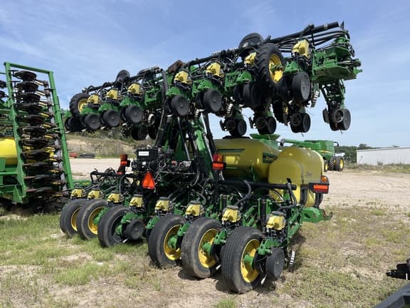 Image of John Deere DR24 Primary image