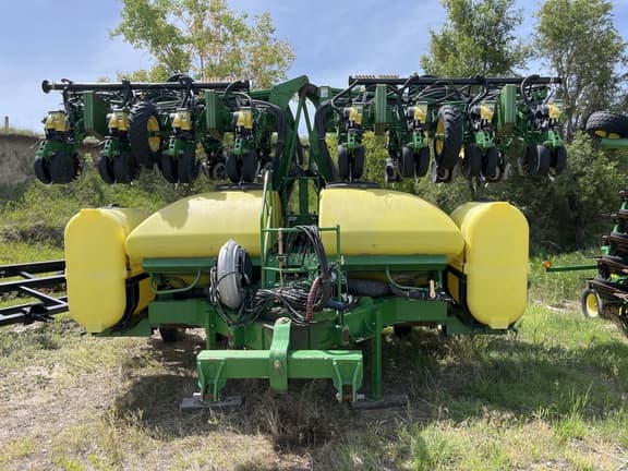 Image of John Deere DR24 equipment image 4