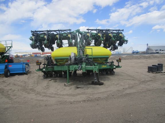 Image of John Deere DR24 equipment image 2