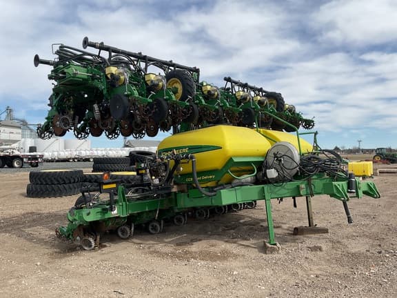 Image of John Deere DR24 equipment image 1