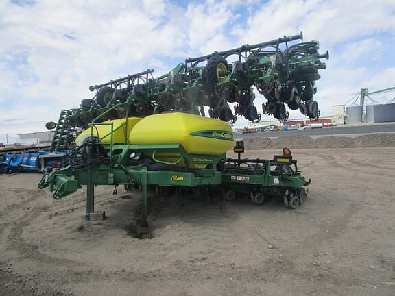 Image of John Deere DR24 equipment image 1