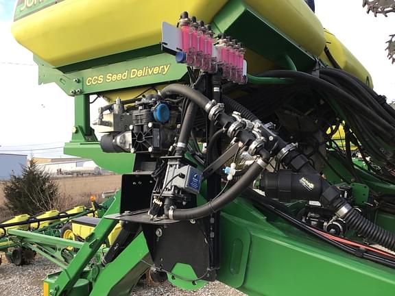 Image of John Deere DR24 equipment image 2