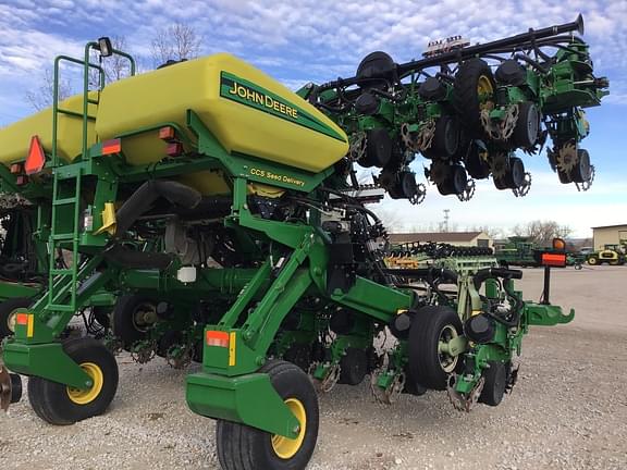 Image of John Deere DR24 equipment image 3