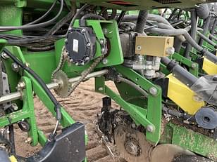 Main image John Deere DR24 17