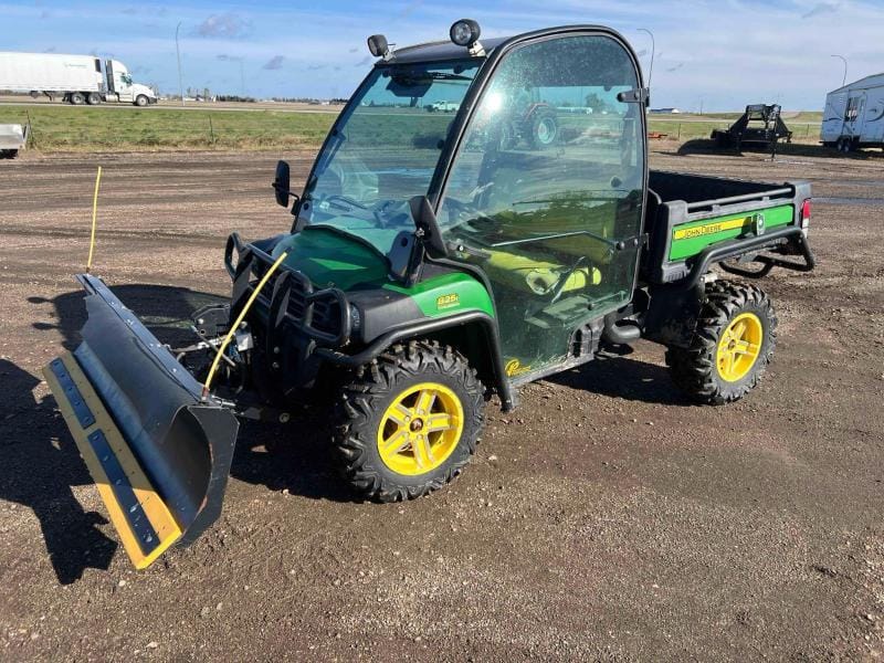 2013 John Deere Gator Equipment Image0