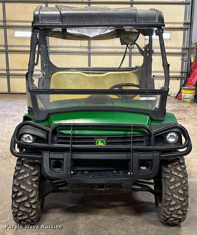 Image of John Deere Gator 825 equipment image 1