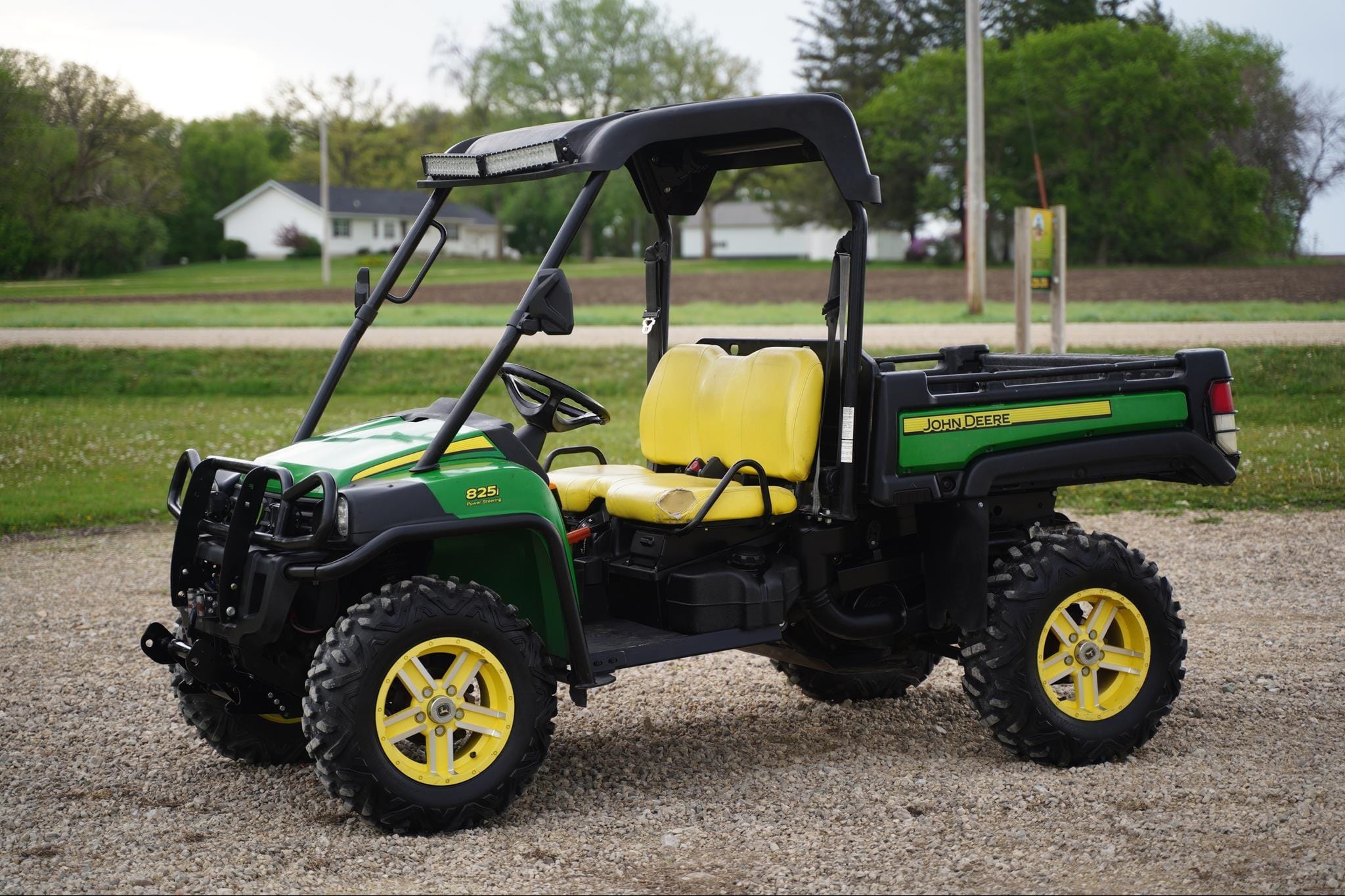 2013 John Deere Gator XUV 825i Equipment Image0