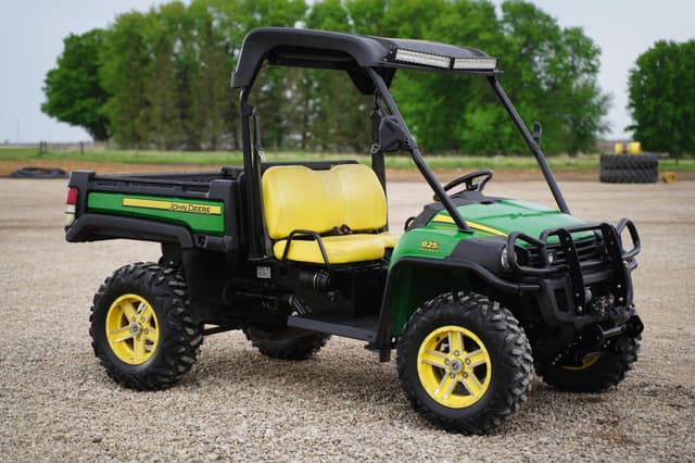 Image of John Deere Gator XUV 825i equipment image 2