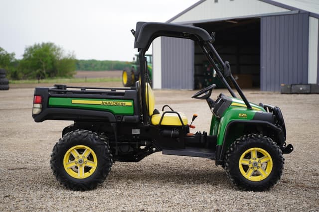Image of John Deere Gator XUV 825i equipment image 3