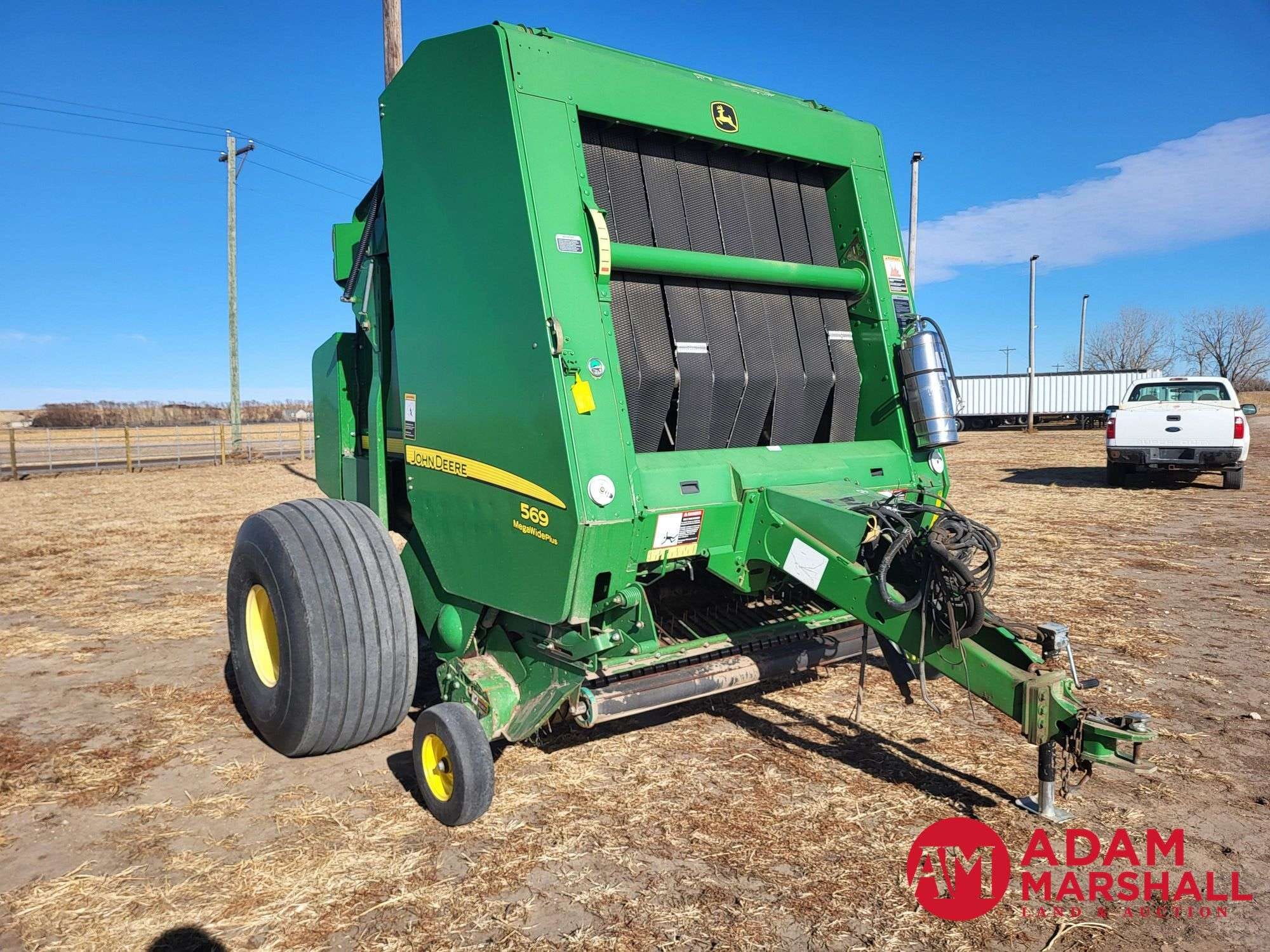 2013 John Deere 569 MegaWide Plus Equipment Image0