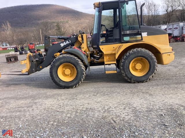 Image of John Deere 344J equipment image 1