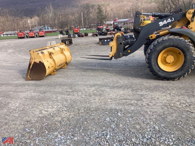 Image of John Deere 344J equipment image 2