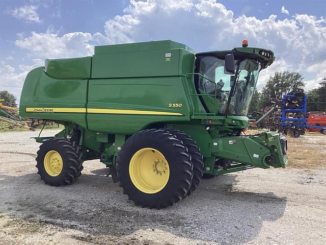 Image of John Deere S550 equipment image 2