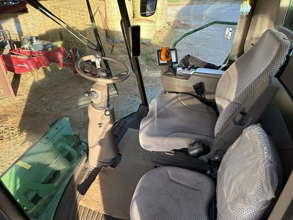 Image of John Deere S550 equipment image 4