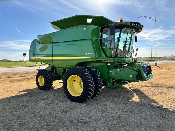 Image of John Deere S550 equipment image 2