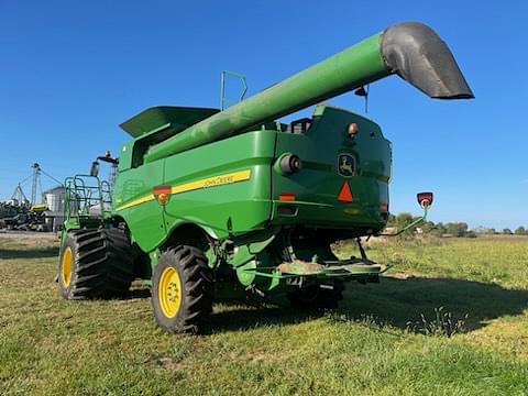 Image of John Deere S660 equipment image 4