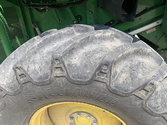 Image of John Deere S660 equipment image 4