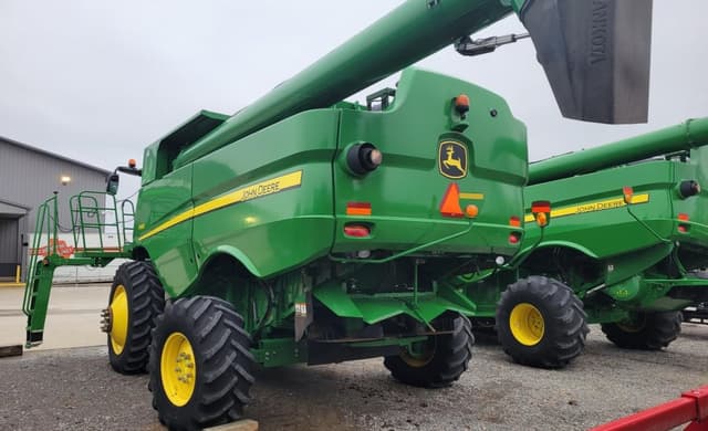 Image of John Deere S660 equipment image 2