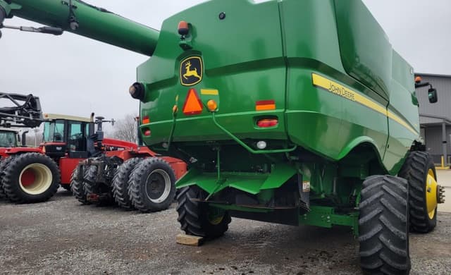 Image of John Deere S660 equipment image 4