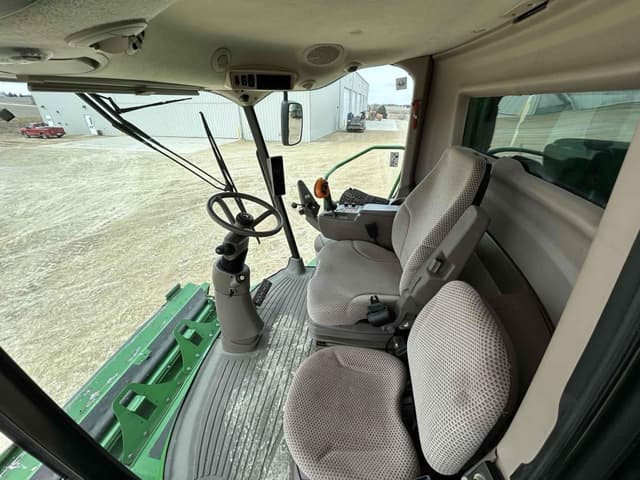 Image of John Deere S660 equipment image 2