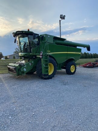 Main image John Deere S660