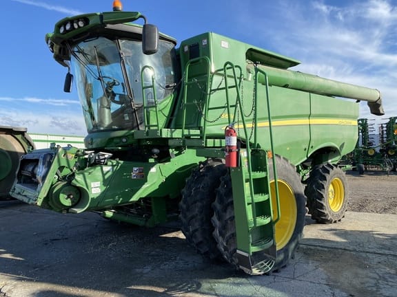 Main image John Deere S660