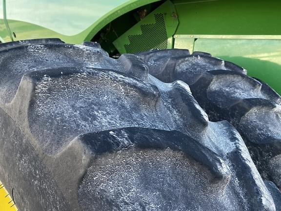 Main image John Deere S660 9