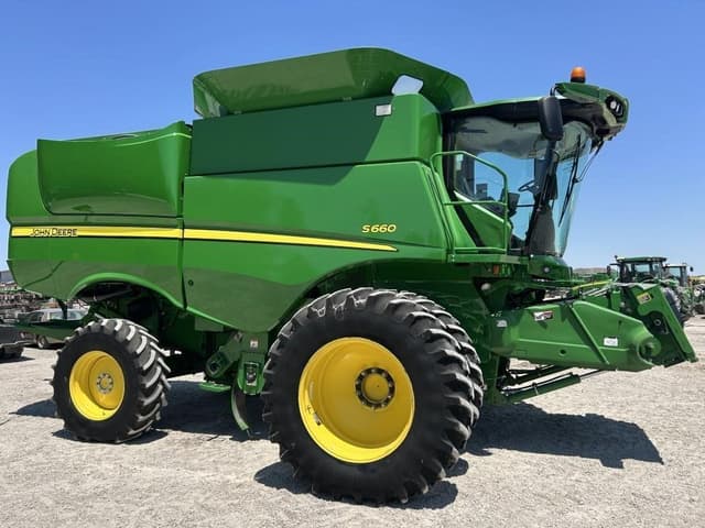 Image of John Deere S660 equipment image 1