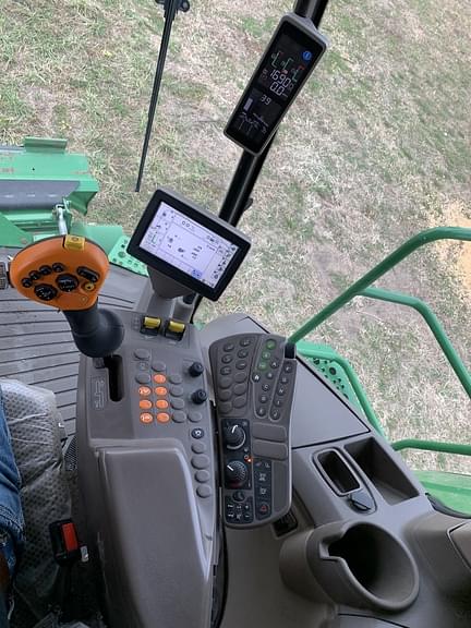 Main image John Deere S660 10