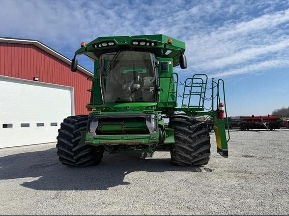 Image of John Deere S660 equipment image 4