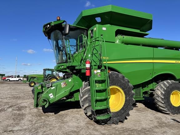 Image of John Deere S660 equipment image 4