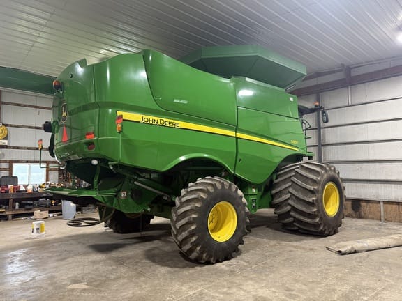 2013 John Deere S660 Equipment Image0