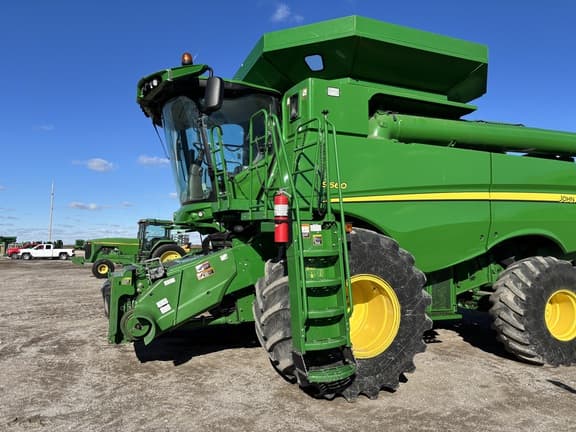 Image of John Deere S660 equipment image 1