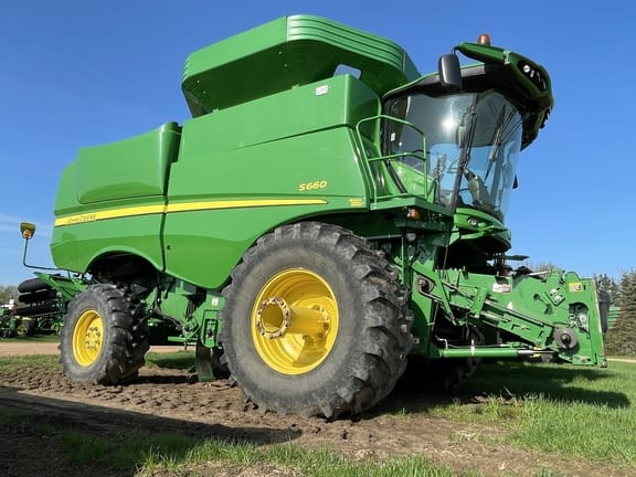 Main image John Deere S660