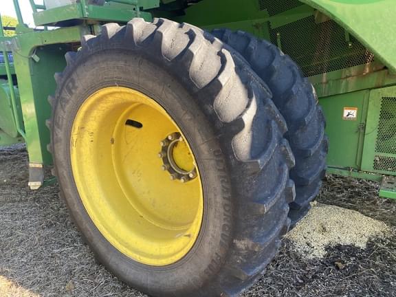 Image of John Deere S660 equipment image 1