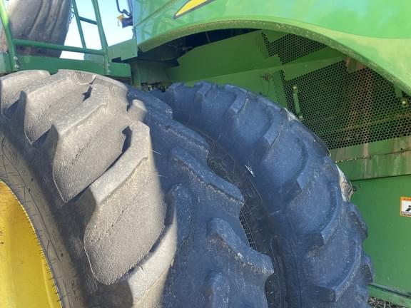 Image of John Deere S660 equipment image 2