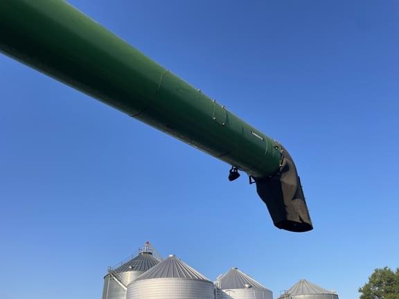 Image of John Deere S660 equipment image 4