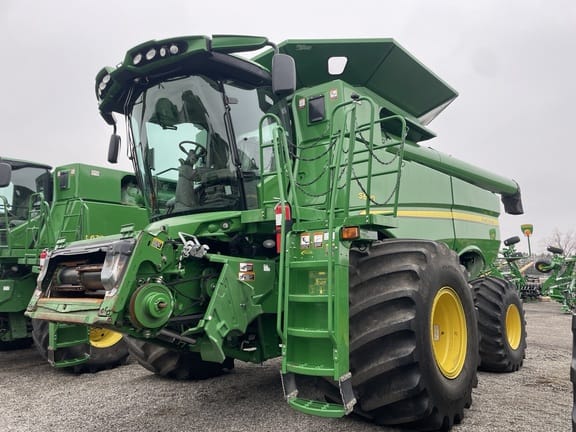 Main image John Deere S660